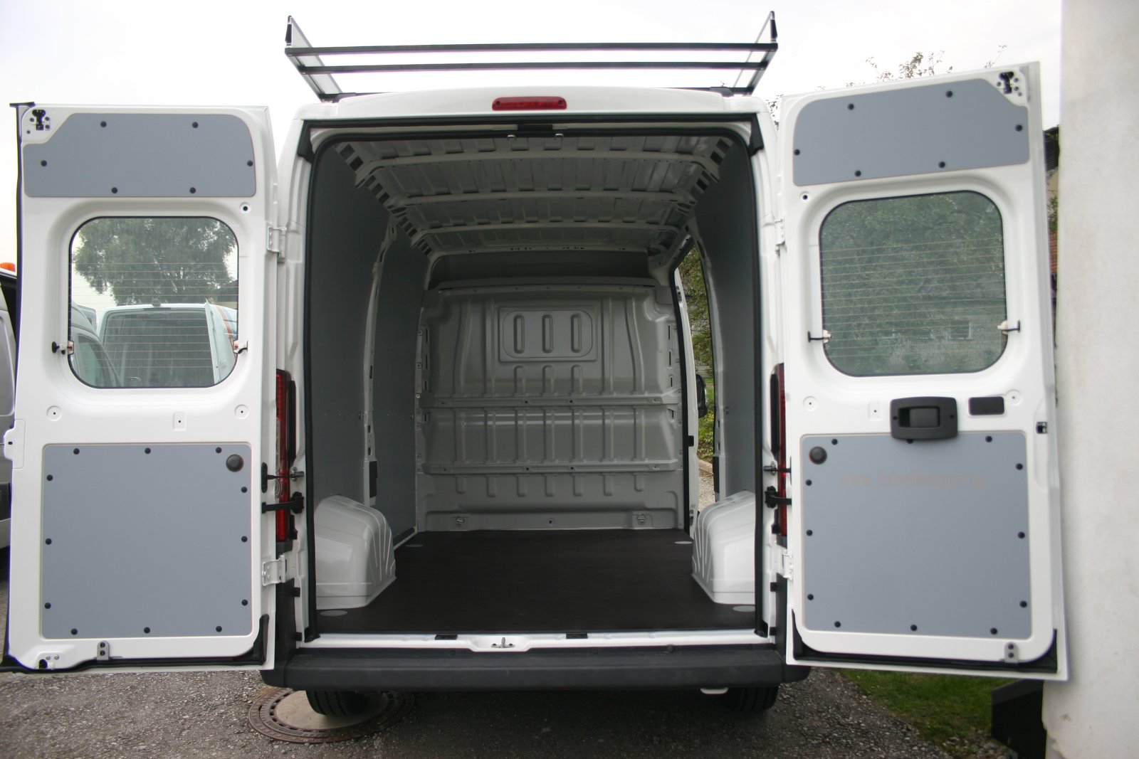 Seitenwandverkleidung, Siebdruckboden